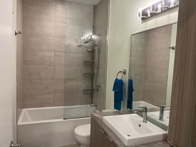 Bathroom - 6970 Av Victoria