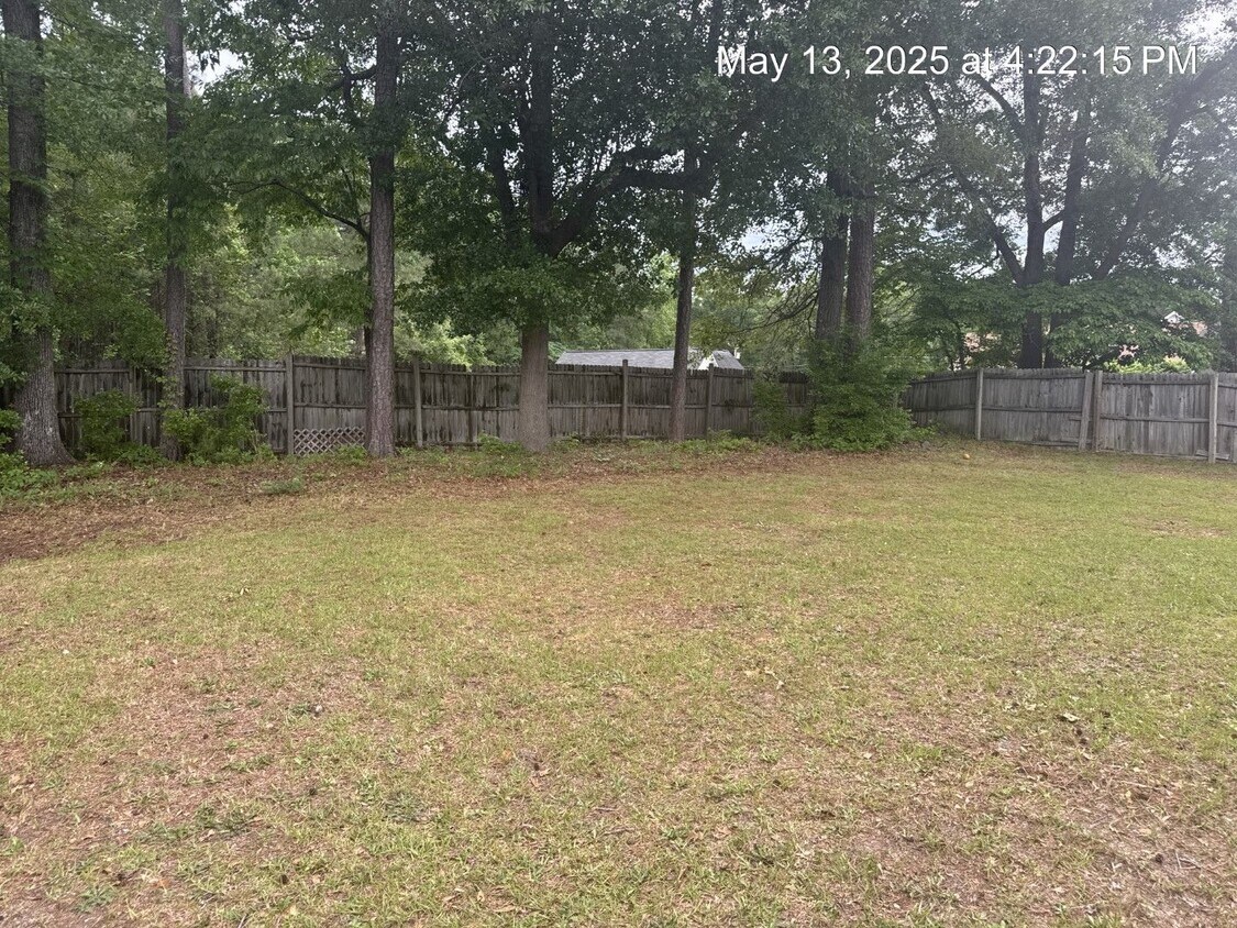 Building Photo - 1222 Skyline Dr