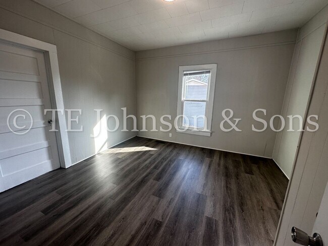 Building Photo - 2025 Thurmond St