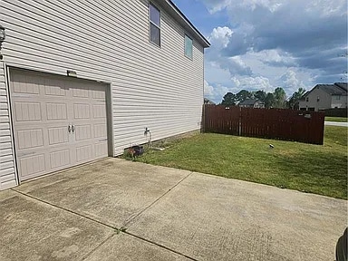 Building Photo - 20 Moss Oak Dr