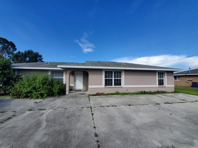 NICE 2/2 DUPLEX IN LEHIGH ACRES! House Rental in Lehigh Acres, FL