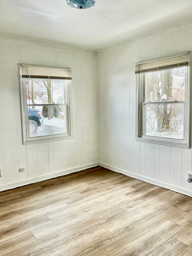 Building Photo - 821 Krehl Ave