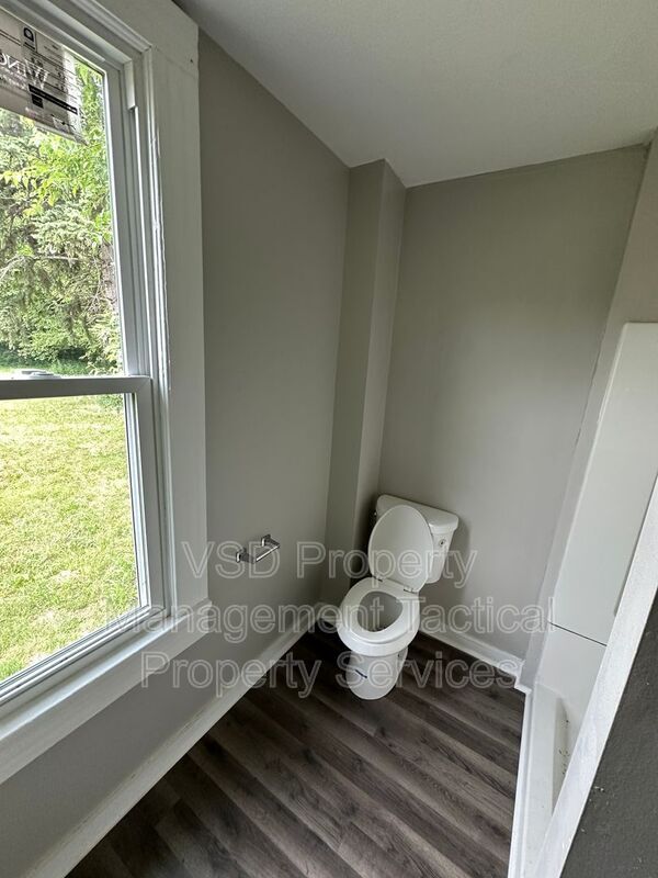 Foto del edificio - 6519 Hosmer Ave