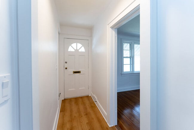 Building Photo - Charming Home in the Heart of Old South – ...