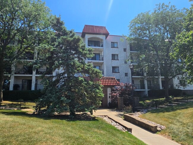 Foto del edificio - 350 Plum Creek Dr