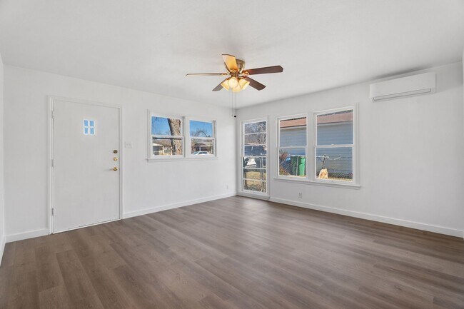 Foto del edificio - Fairlawn 3 bedroom, 1 bath ready for move-in