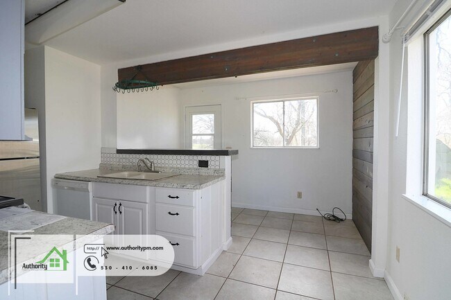 Foto del edificio - 7594 Silver Bridge Rd