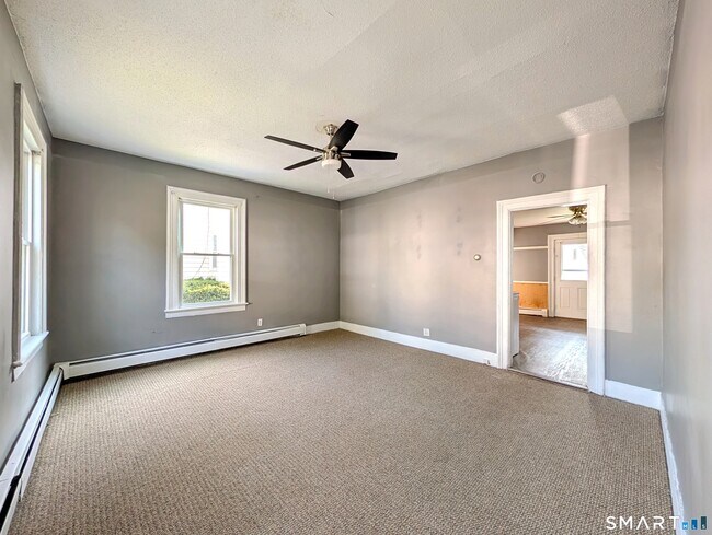 Building Photo - 104 Elm St