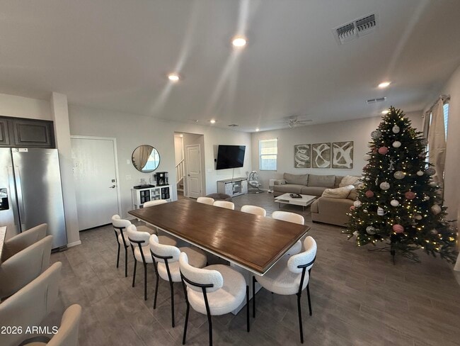 Building Photo - 18140 W Daley Ln