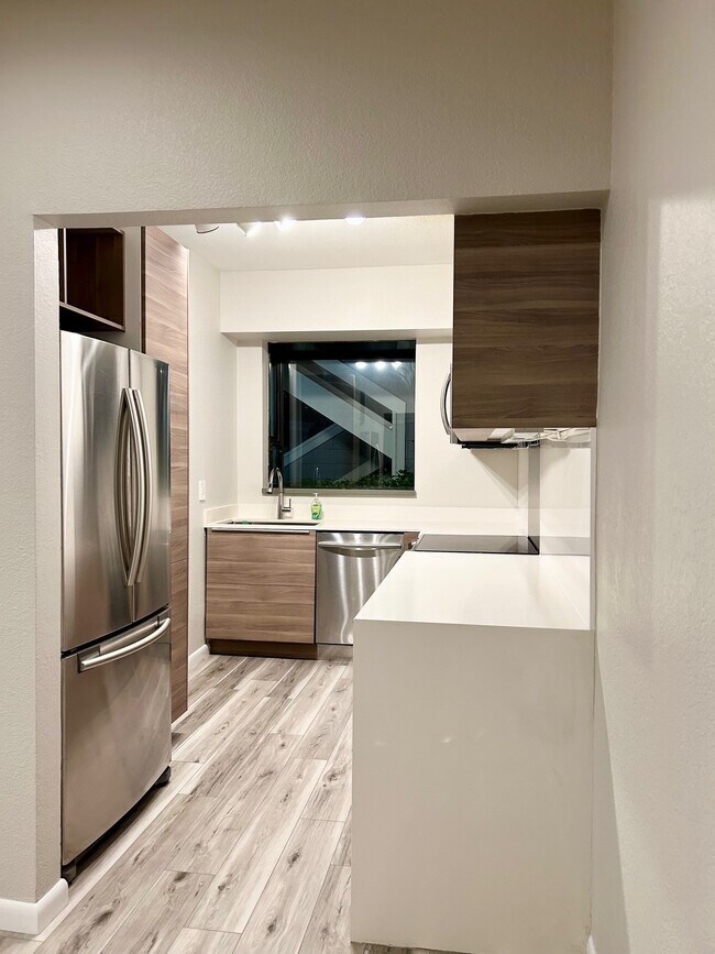Kitchen - 2600 Oak Rd
