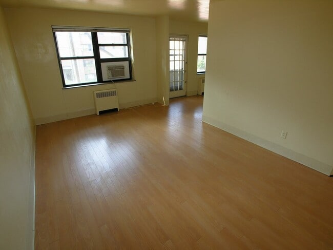 1-WD004(2)_DSCN3882 - The Wendover Community