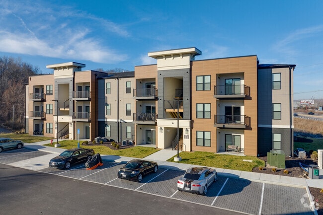 Building Photo - 44 West Luxury Living