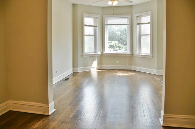 Photo - 1460 W Grace St Apartments