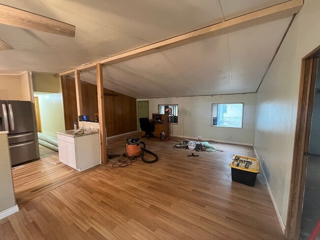 Building Photo - Newly renovated 3 bed 1 3/4 bath home for rent in Ephrata