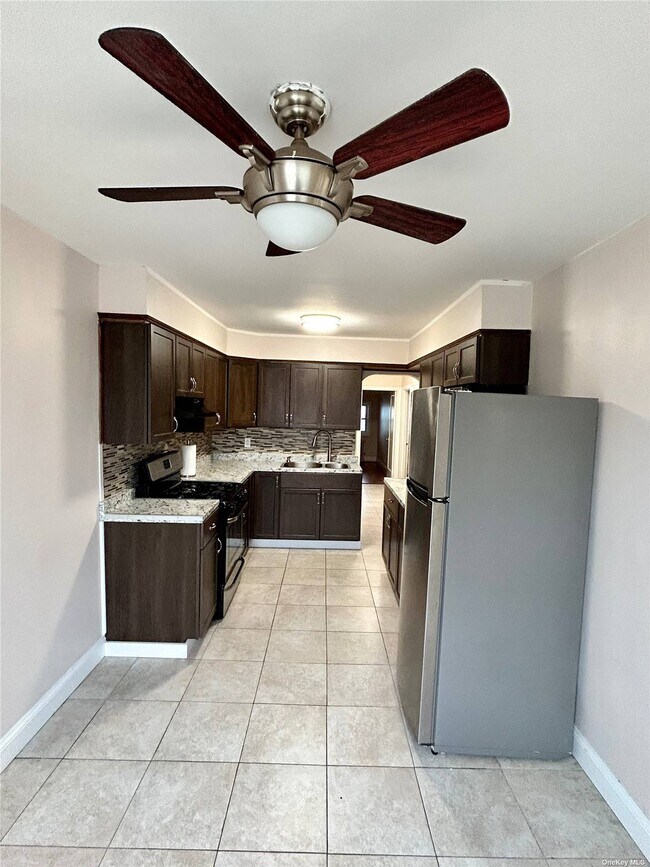Foto del edificio - 87-86 Little Neck Pkwy