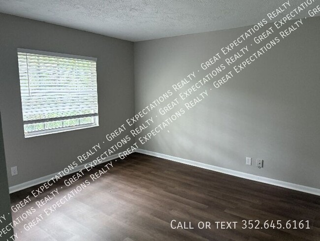 Building Photo - 129 SE 13th Ave