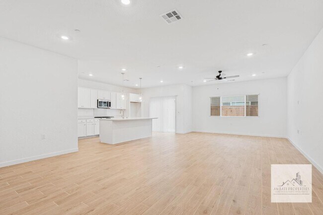 Building Photo - 1017 Springtime Ave