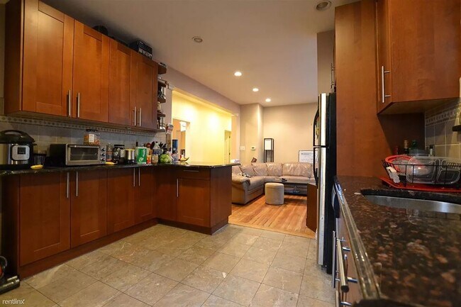Foto del edificio - 8 Montfern Ave