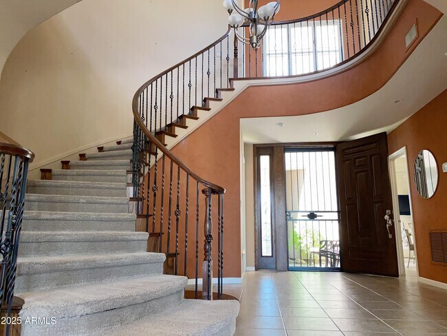 Foto del edificio - 8100 E Camelback Rd