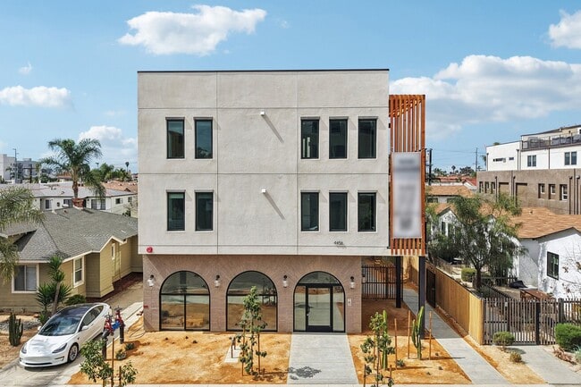Foto del edificio - 4456 30th Street - North Parks Elevated Spanish Style Community