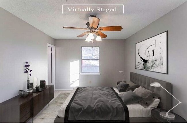 Foto del edificio - 913 Henslee Dr