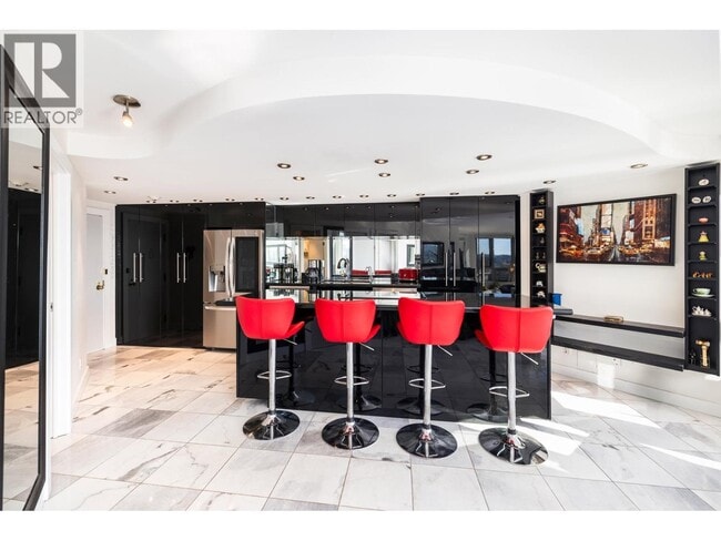 Building Photo - 1625 Hornby St