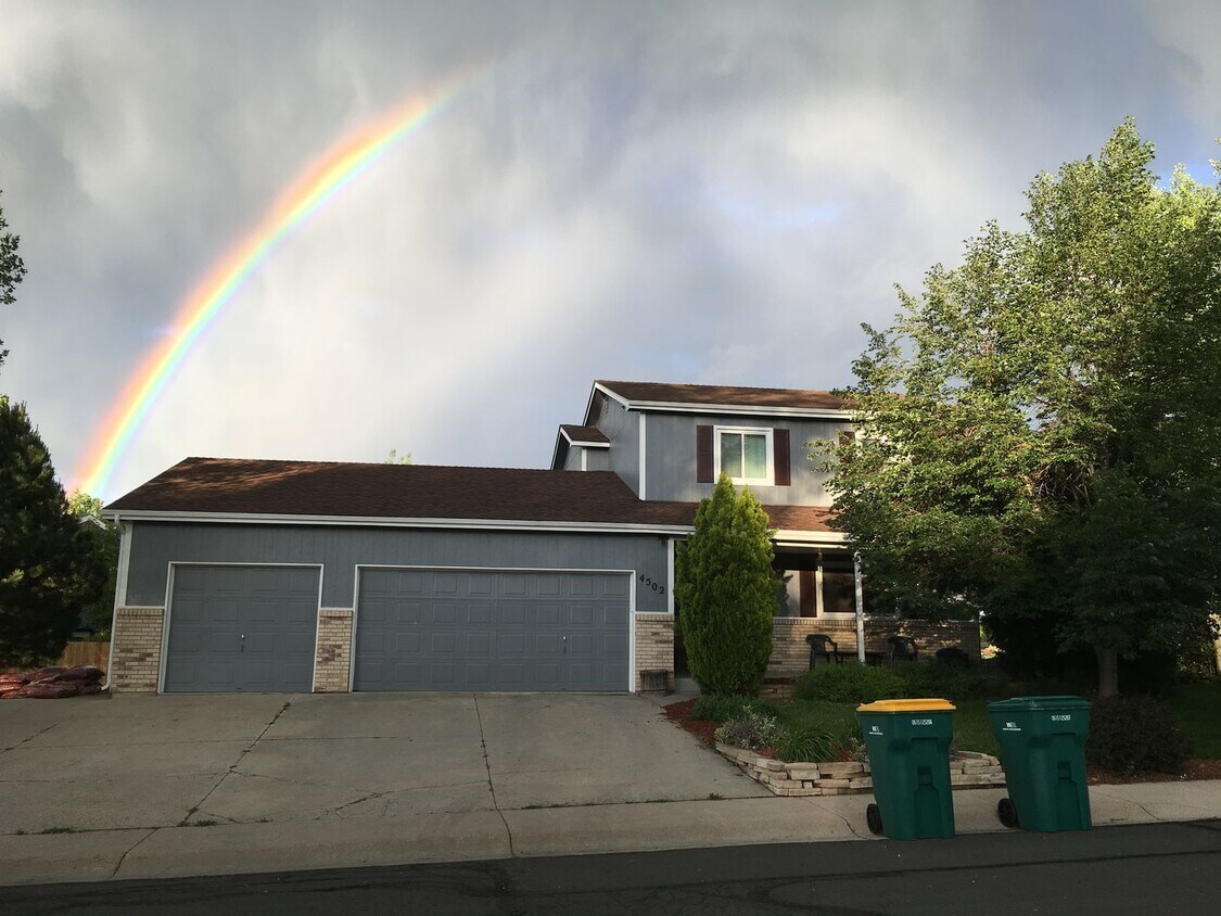Primary Photo - Spacious 5 Bedroom Home in Desirable West ...
