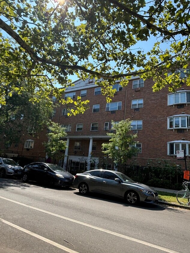 Foto principal - 5920 N Kenmore Ave