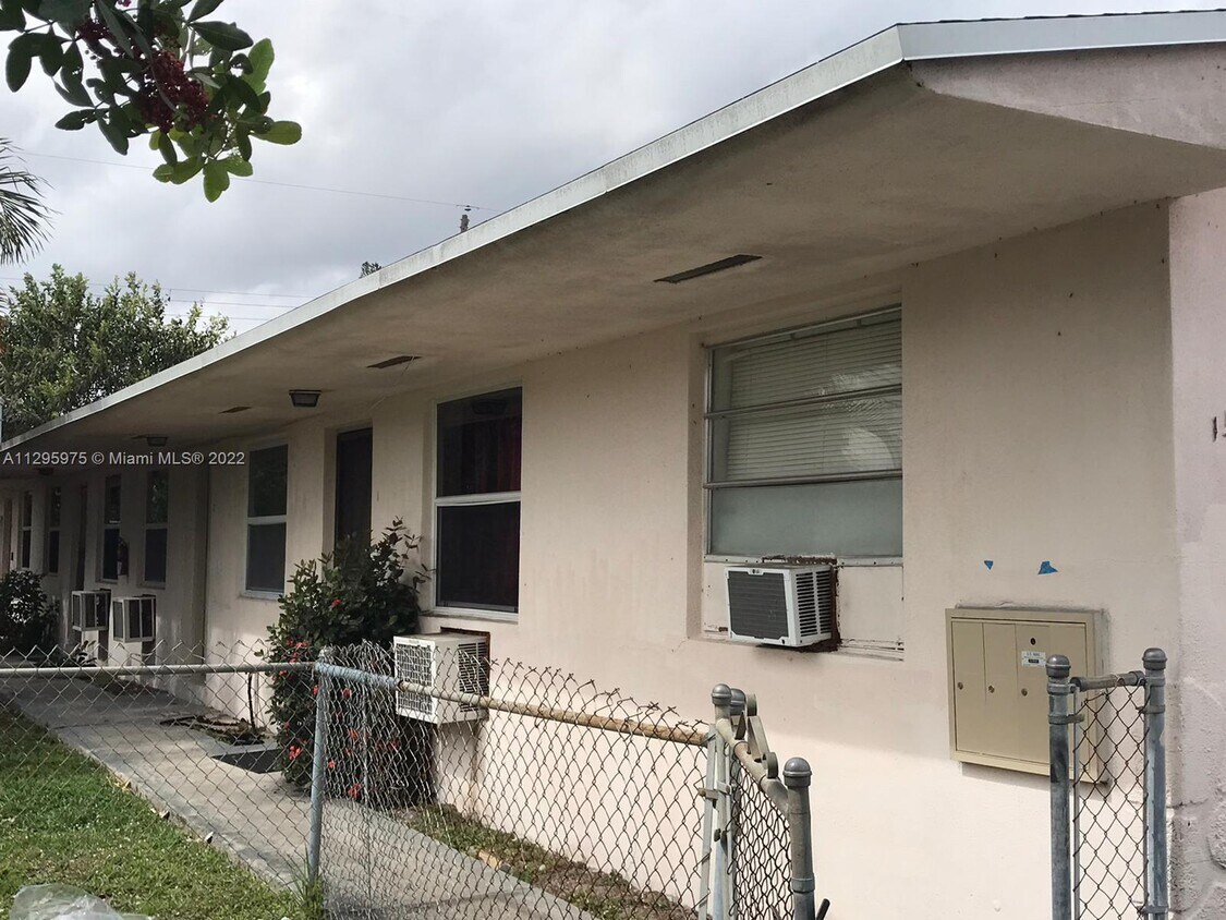15940 NE 19th Pl Unit 4, North Miami Beach, FL 33162 Room for Rent in