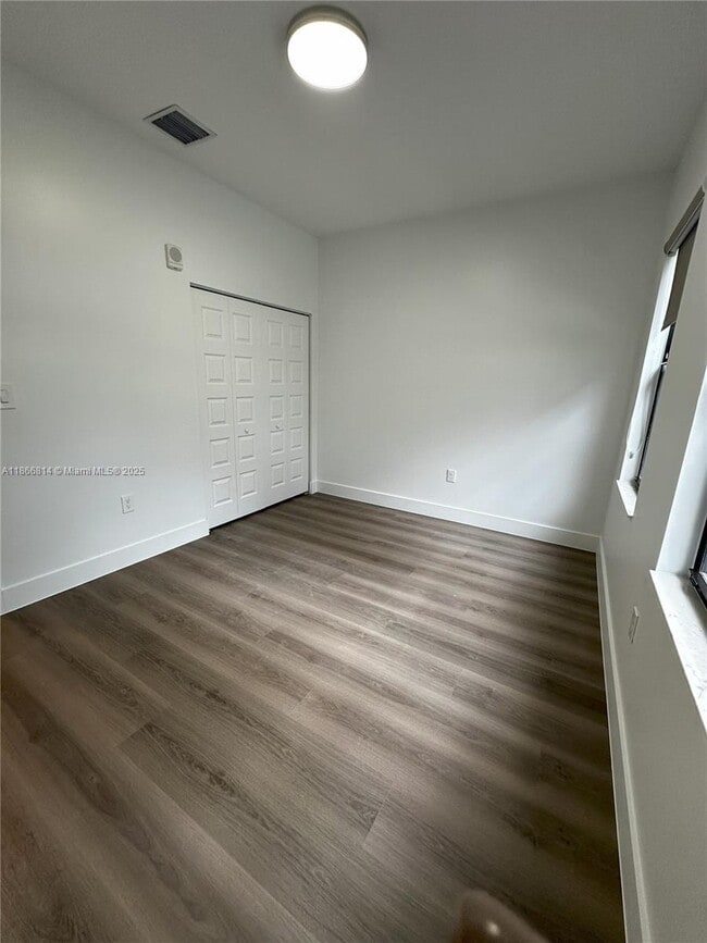 Foto del edificio - 7825 NW 104th Ave