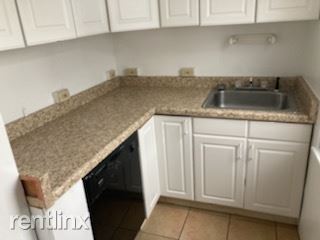 Primary Photo - 3 br, 1 bath House - Uptown close To Point...
