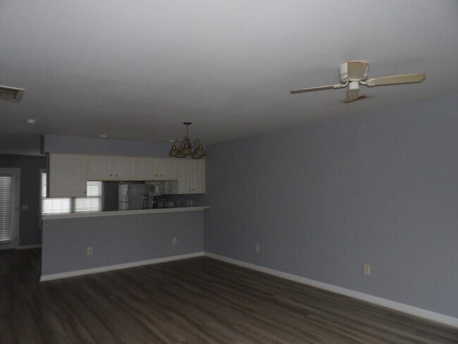 Foto del edificio - 4128 Horseshoe Rd N