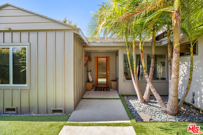 Building Photo - 14840 Sunset Blvd