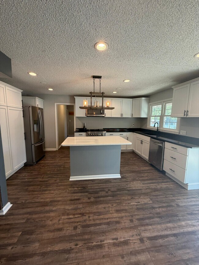 Building Photo - 519 Claremont Dr