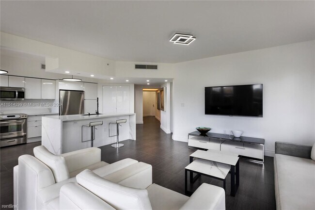 Foto del edificio - 3 br, 3 bath House - 19900 E Country Club ...