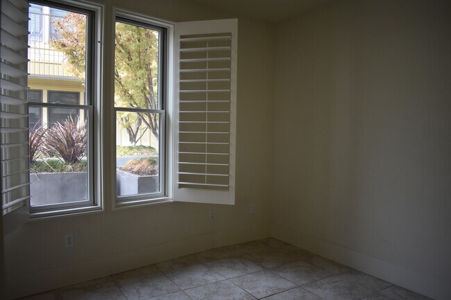 Building Photo - 871 Altaire Walk