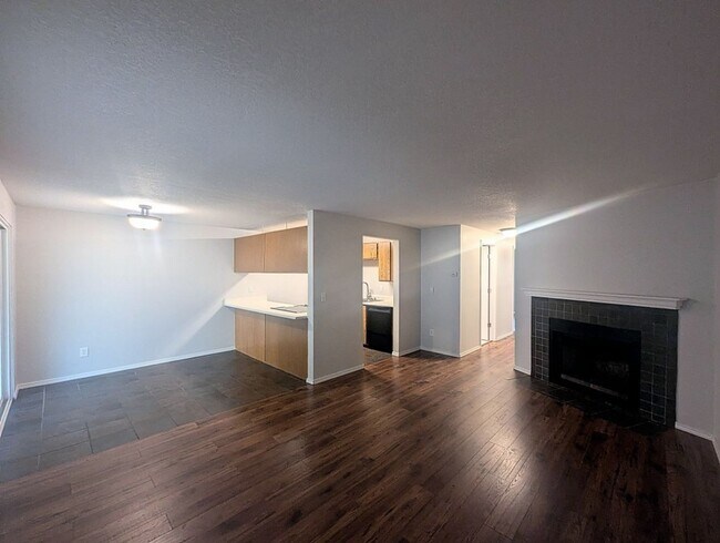 Foto del edificio - 2Bd/1.25Ba Lake Forest Park Condo