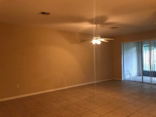 Building Photo - 3481 Home Town Ln
