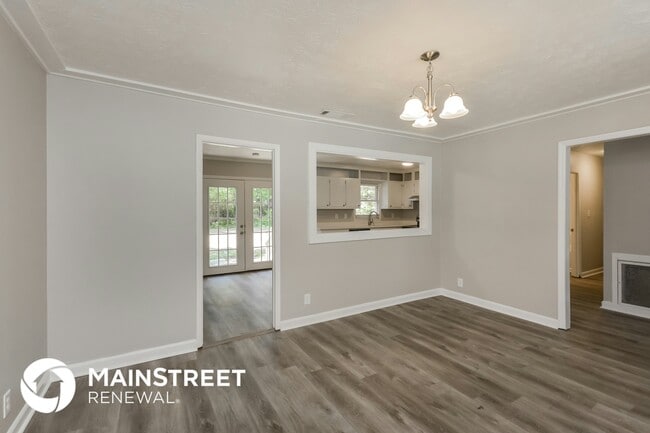 Building Photo - 883 Waterside Dr SE