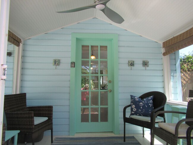 Building Photo - GULFPORT FURN. COTTAGE 2/2 EIGHT MONTH REN...