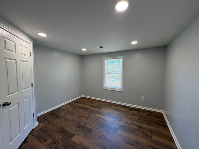Building Photo - 206 Hillcrest Dr
