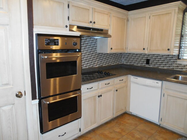 Foto del edificio - Unique Home with Rustic Details!