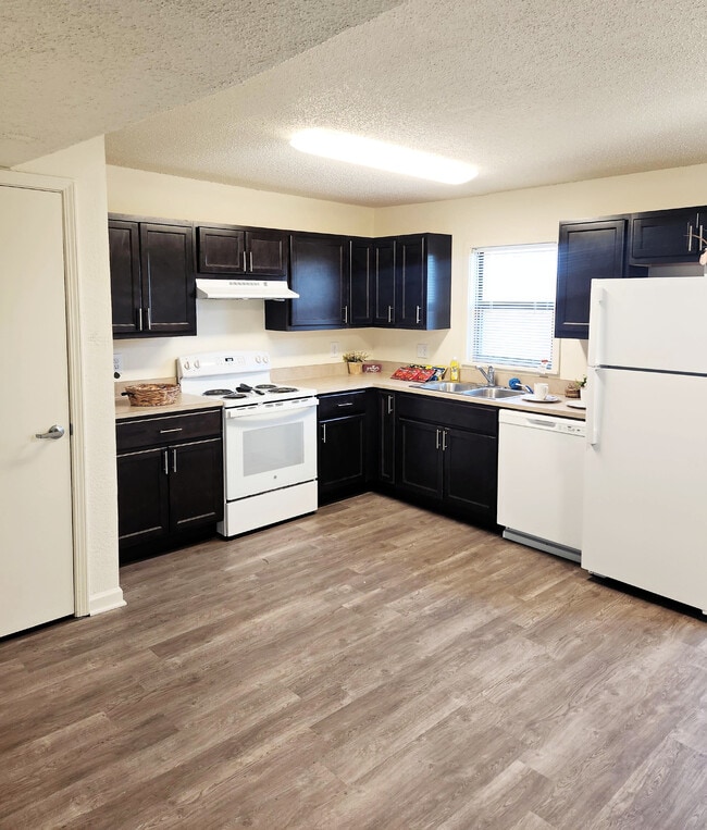 Building Photo - Ridgeview Heights - Newly Renovated Apts!