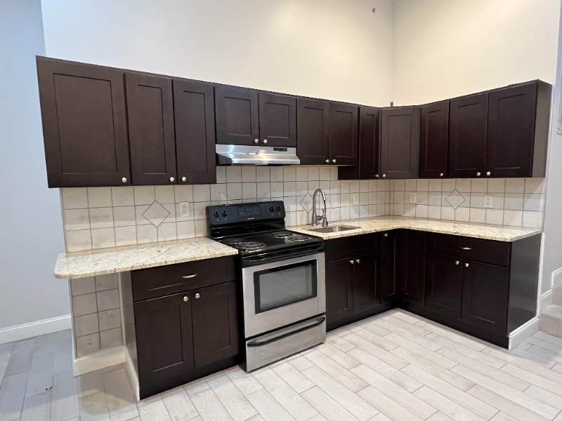 Primary Photo - 682 N 6th St