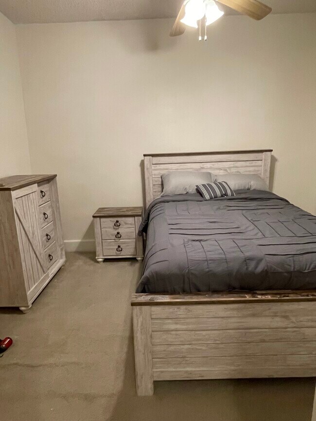 Foto del edificio - 106 N Main St