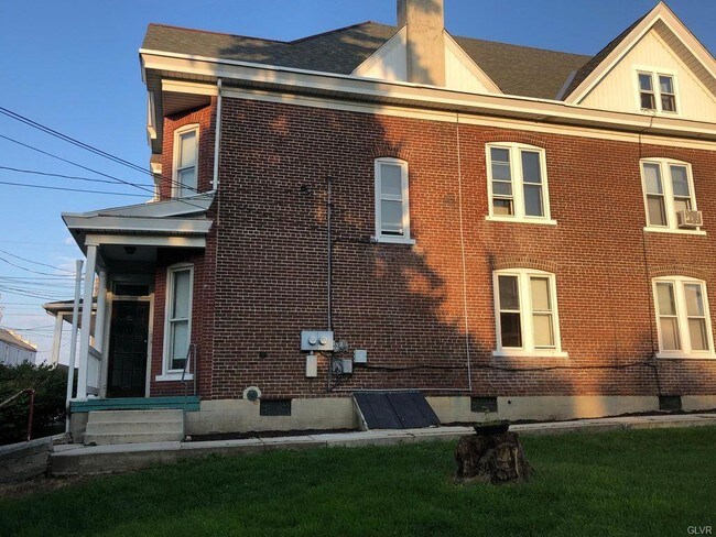 Building Photo - 41 Dowell St