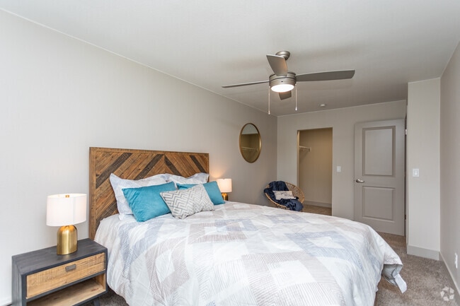 2BR, 1BA - 720 SF - North 49 Apartments
