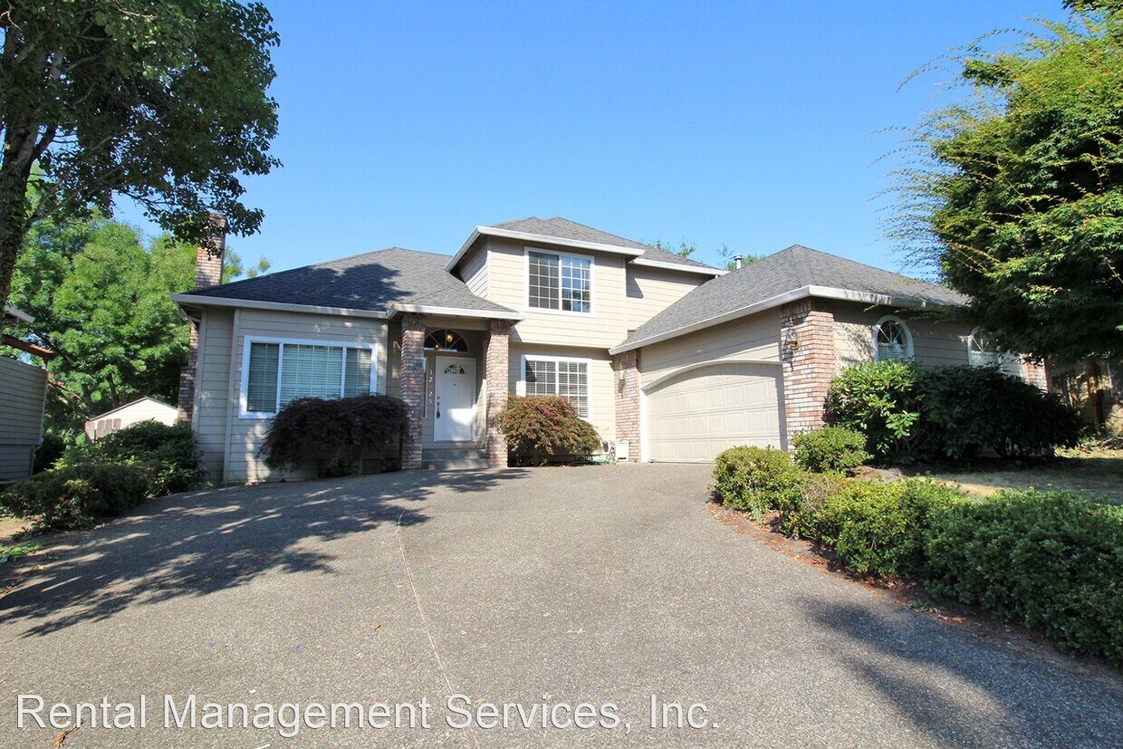 3 br, 2.5 bath House 12425 SE 41st Ct House for Rent in Milwaukie