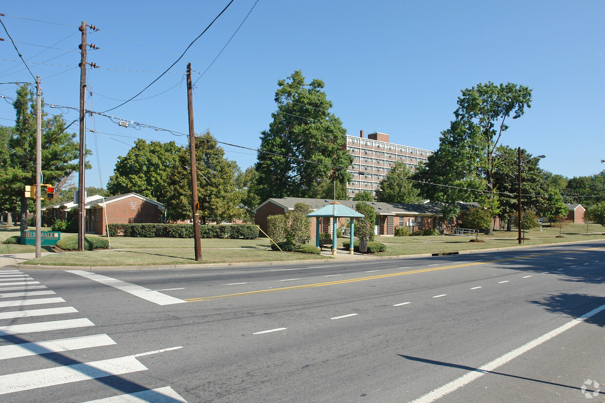 Primary Photo - Edgefield Manor