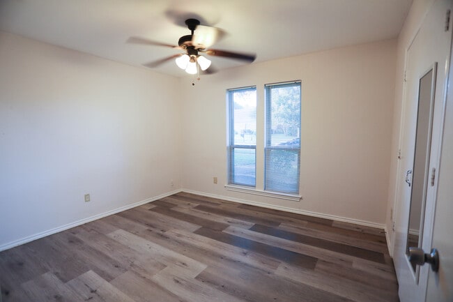 Building Photo - 1504 Flintwood Dr